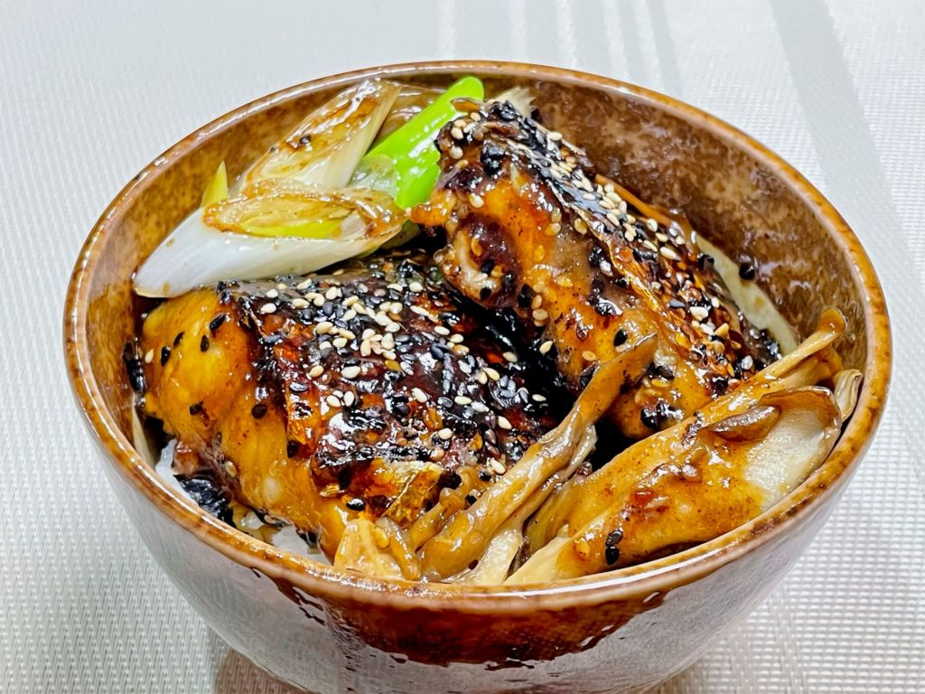 鯖の胡麻照り焼き丼